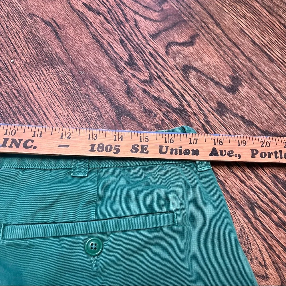 J. Crew Men's Classic Stanton Shorts 11” inseam Dark‎ Green Sz 35” Cotton Twill